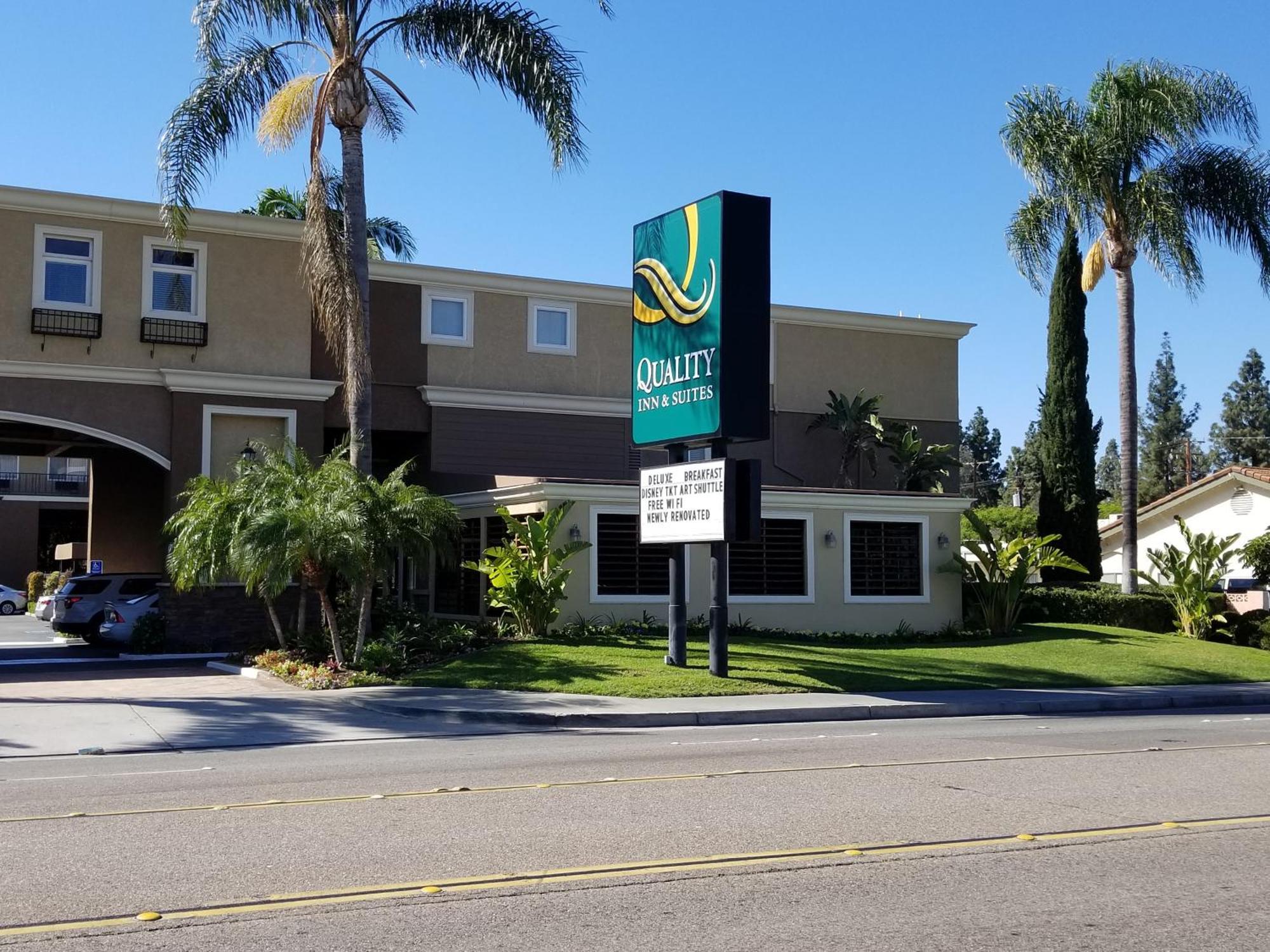 Quality Inn & Suites Anaheim Maingate Exterior photo