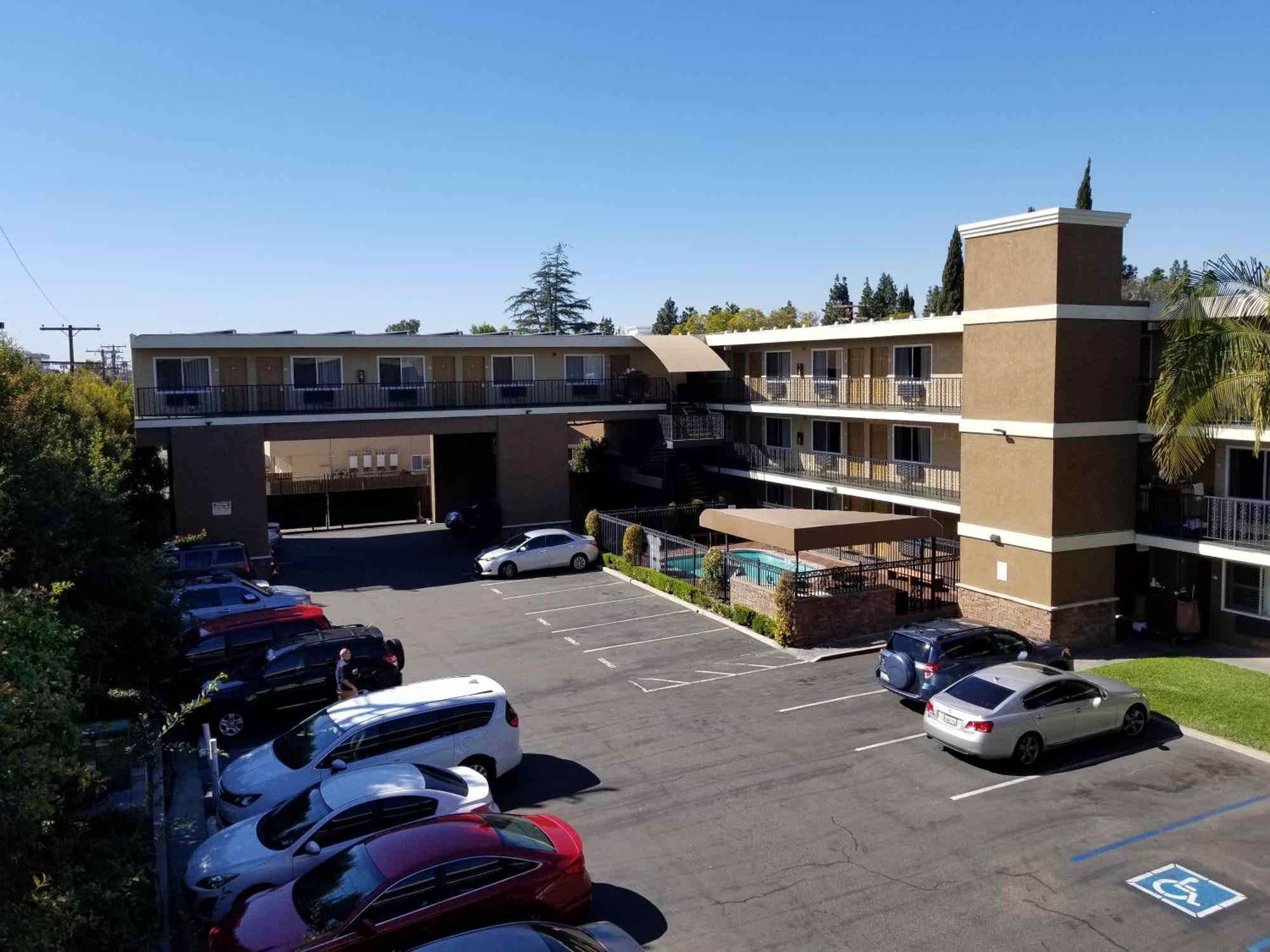 Quality Inn & Suites Anaheim Maingate Exterior photo